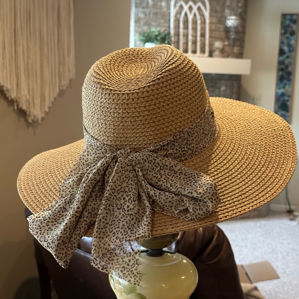 Elegant Sun Hat with Subtle Leopard Print Bow!